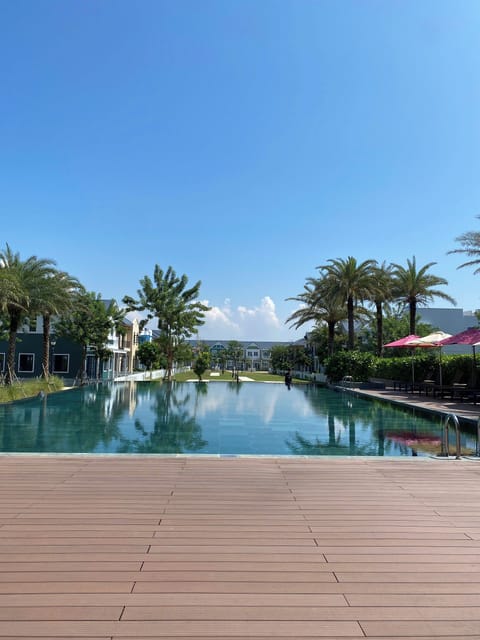 Outdoor pool, pool umbrellas, sun loungers