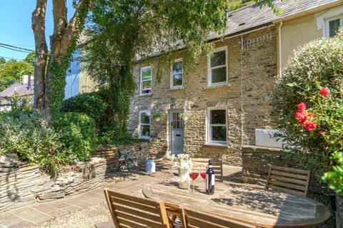 The outside of Castell Cwtch with patio table and chairs