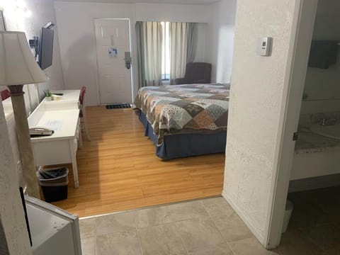 Classic Single Room, Mountain View | Desk, free WiFi