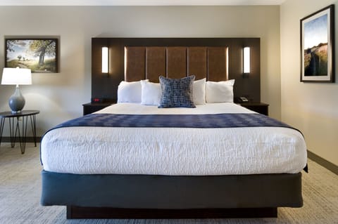 Premium bedding, in-room safe, desk, iron/ironing board