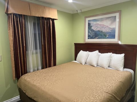 Family Suite, Non Smoking | In-room safe, blackout drapes, iron/ironing board, free WiFi