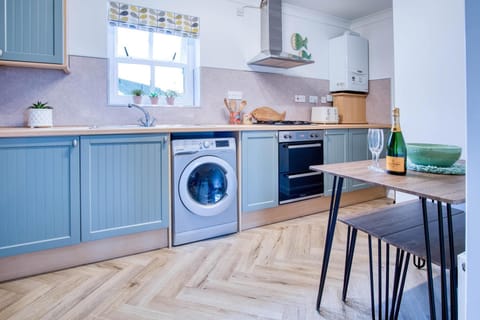 Kilmore House - 2 Bedroom Apartment - Tenby (24028)