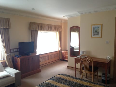 Executive Double Room | In-room safe, blackout drapes, free WiFi, bed sheets