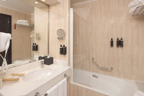 Double Room | Bathroom | Designer toiletries, hair dryer, bidet, towels