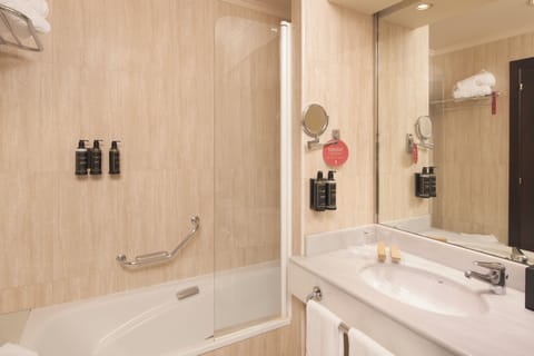 Double Room (Extra bed) | Bathroom | Designer toiletries, hair dryer, bidet, towels