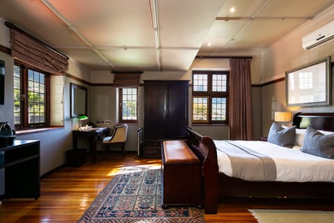 Manor Mountain Room | Egyptian cotton sheets, premium bedding, minibar, in-room safe
