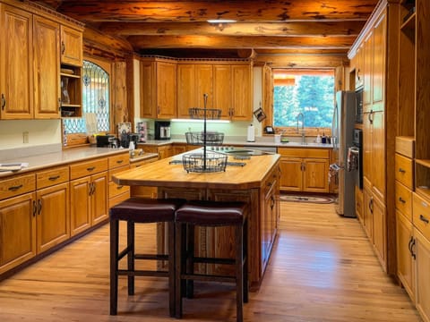 Kitchen: Well-equipped kitchen, updated appliances, kitchen island with 2 barstools, ample cabinet and counter space