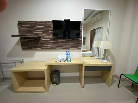 Standard Twin Room | Desk, free WiFi