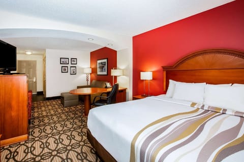Room, 1 King Bed | Premium bedding, pillowtop beds, desk, laptop workspace