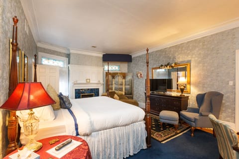 Premium Room, 1 King Bed (Mrs. Boggs Suite) | Living area | Flat-screen TV