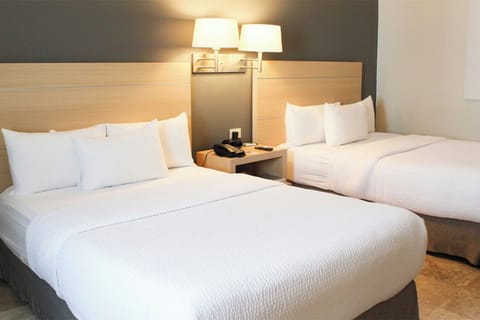 Premium bedding, in-room safe, desk, laptop workspace