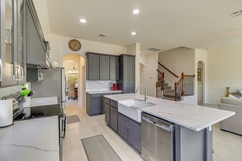 House (4 Bedrooms) | Interior