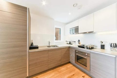 Apartment | Private kitchen | Fridge, microwave, oven, stovetop