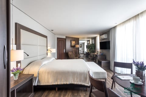 Junior Suite | Minibar, in-room safe, soundproofing, free WiFi