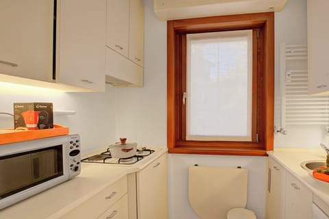Family Apartment, 2 Bedrooms (Appartamento Fraiteve Ski In Ski Out) | Private kitchen | Fridge, oven, stovetop, dishwasher