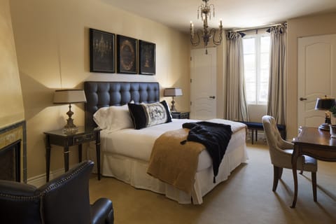 Deluxe Room, 1 King Bed | Premium bedding, down comforters, minibar, in-room safe
