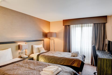 Desk, soundproofing, iron/ironing board, bed sheets