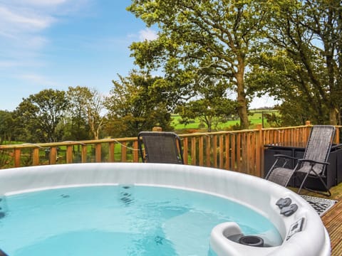 Hot tub | Machlud Haul - Blaenplwyf Shire Pods, Lampeter Cambrian mountains