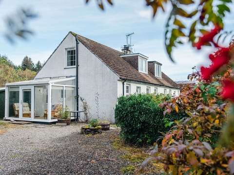Sky, Plant, Building, Window, Property, Cloud, House, Flower, Tree, Cottage