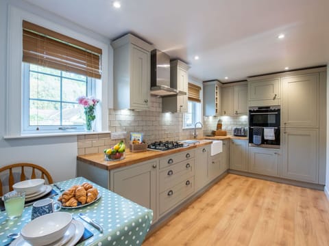 Countertop, Cabinetry, Furniture, Tableware, Window, Sink, Kitchen, Kitchen Stove, Kitchen Appliance, Drawer