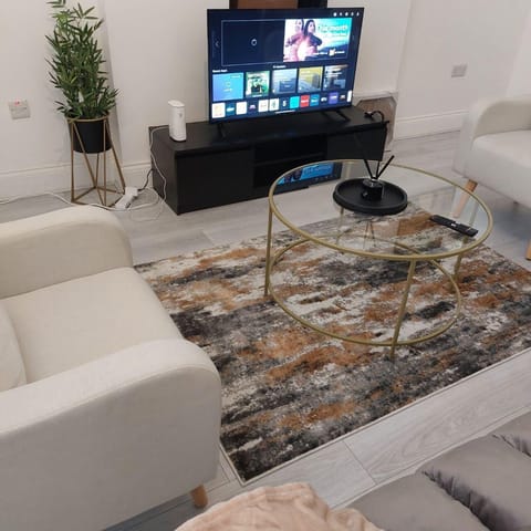 Apartment | Living area | TV