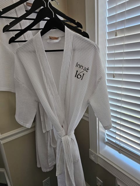 Premium bedding, iron/ironing board, free WiFi, bed sheets