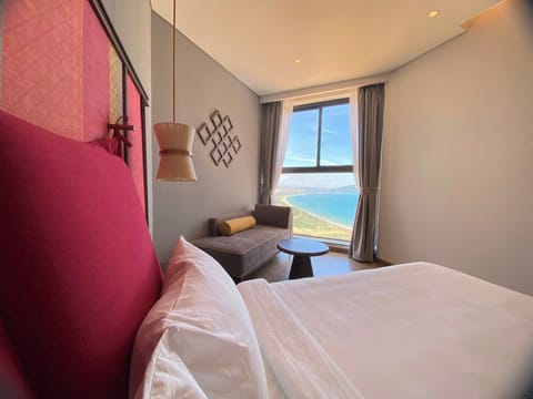 Deluxe Studio, Beach View | Memory foam beds, desk, laptop workspace, blackout drapes