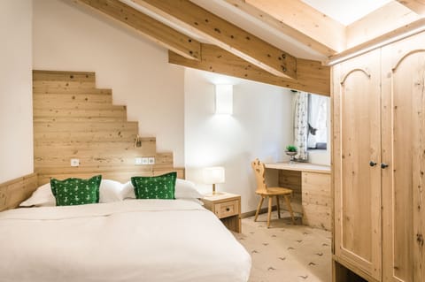 Single Room | Frette Italian sheets, premium bedding, down comforters, minibar