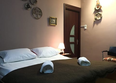 Deluxe Room, 1 Double Bed, Non Smoking | Desk, laptop workspace, free WiFi, bed sheets