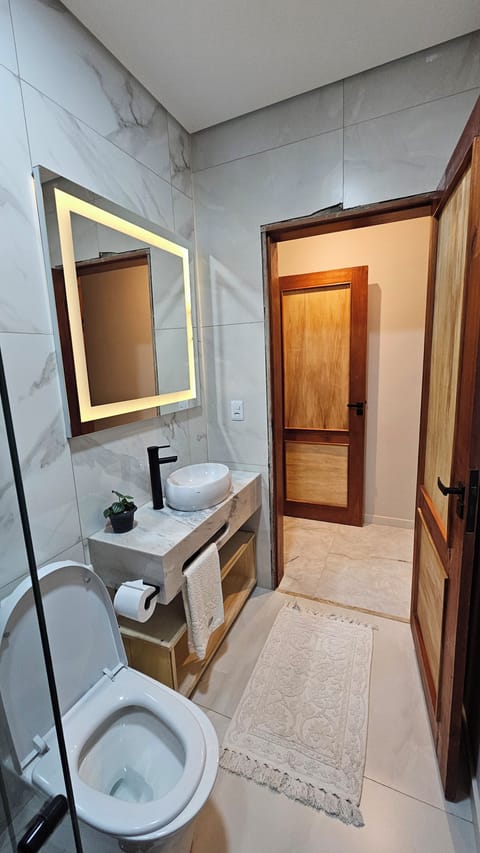 Deluxe Double Room | Bathroom | Shower, free toiletries, towels, soap