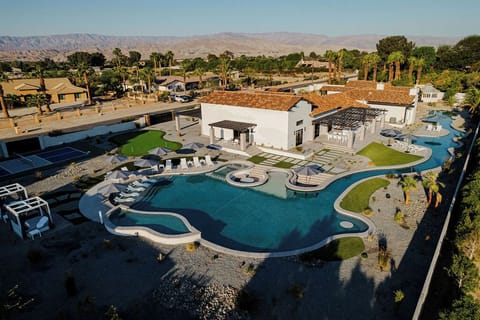 Escape to your dream vacation rental and come experience Riviera!