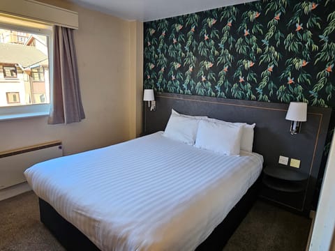 Classic Double Room | In-room safe, desk, iron/ironing board, free WiFi