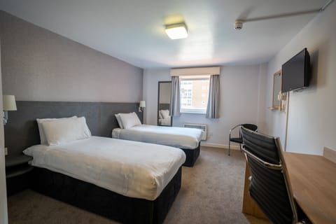 Classic Twin Room | In-room safe, desk, iron/ironing board, free WiFi