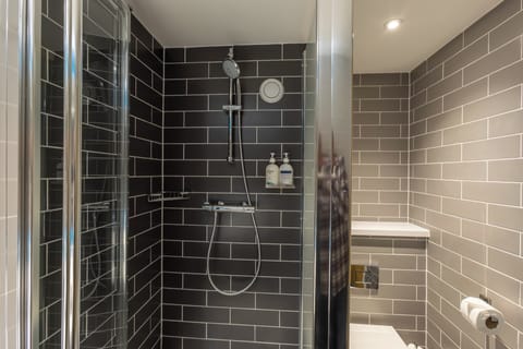 Standard Room, 1 Double Bed | Bathroom | Shower, free toiletries, hair dryer, towels