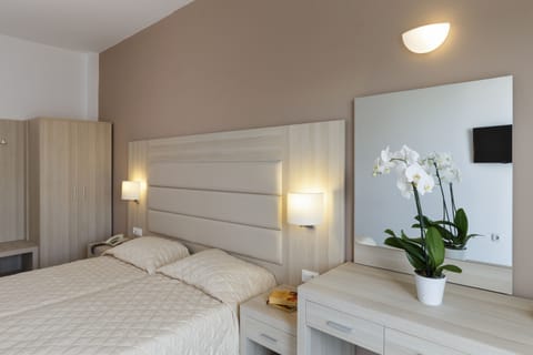 Standard Double Room | Egyptian cotton sheets, pillowtop beds, in-room safe, desk