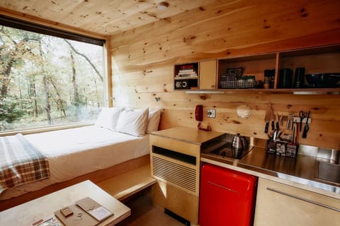 Cabin, 1 Queen Bed | Desk, laptop workspace, bed sheets