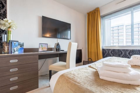 Drift to sleep in this plush Double bed which can be made of 2 Single Italian beds.