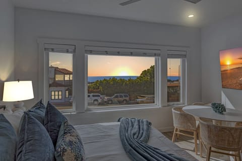 Gorgeous ocean views! Ideal location award winning Drake restaurant next to you and Victoria Beach in front of you!