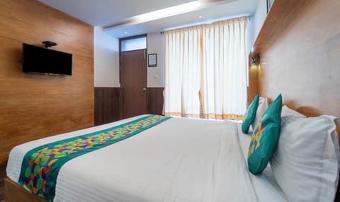 Deluxe Double Room, Balcony | Desk, blackout drapes, iron/ironing board, bed sheets