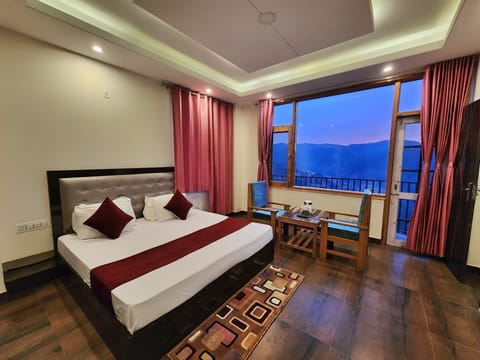 Luxury Room, Balcony, Valley View | In-room safe, laptop workspace, blackout drapes, soundproofing