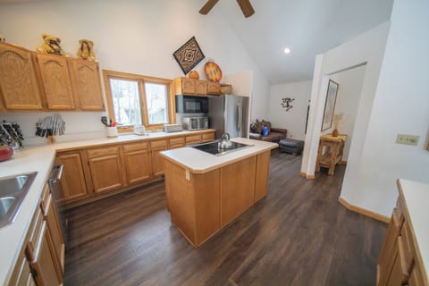 Fully equipped kitchen with island