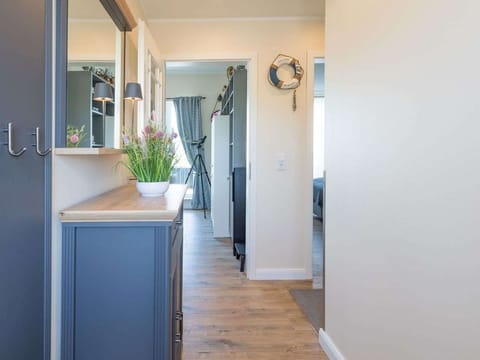 Sky, Shade, Land Lot, Cottage, Siding, Facade, Residential Area, Landscape, Roof, Grass