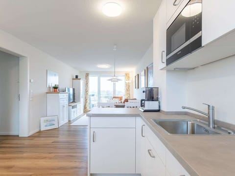 Sky, Shade, Land Lot, Cottage, Siding, Facade, Residential Area, Landscape, Roof, Grass