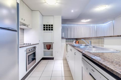 Apartment, 3 Bedrooms | Private kitchen | Full-size fridge, microwave, oven, stovetop