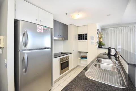 Apartment, 3 Bedrooms | Private kitchen | Full-size fridge, microwave, oven, stovetop