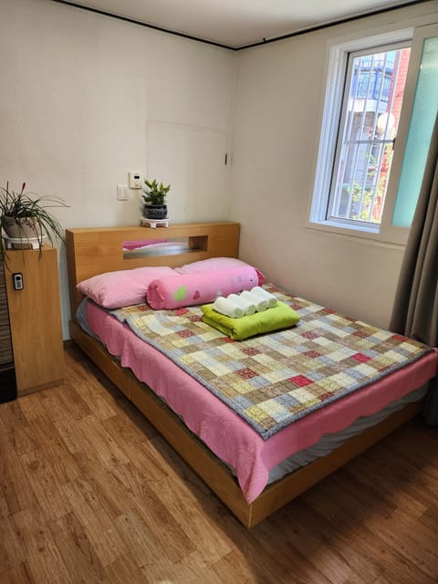 Deluxe Double Room, Courtyard View (non-Korean nationals only) | Free WiFi