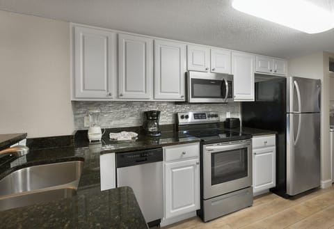 Classic Condo, 2 Bedrooms, Kitchen, Oceanfront | Private kitchen | Fridge, microwave, freezer