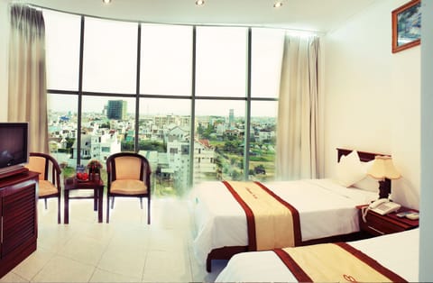 Executive Room, City View | Minibar, in-room safe, desk, free WiFi