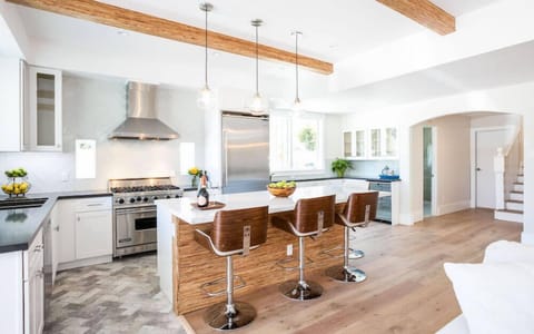 Kitchen island with breakfast bar