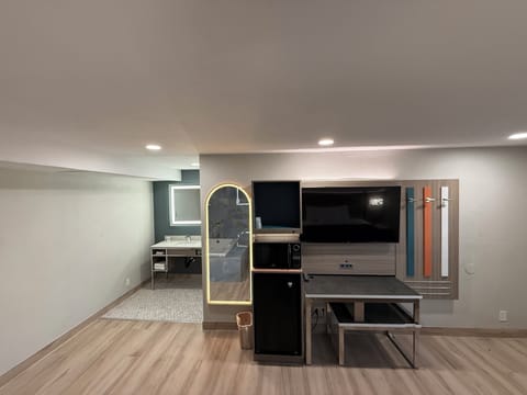 Romantic Single Room, Jetted Tub | Room amenity